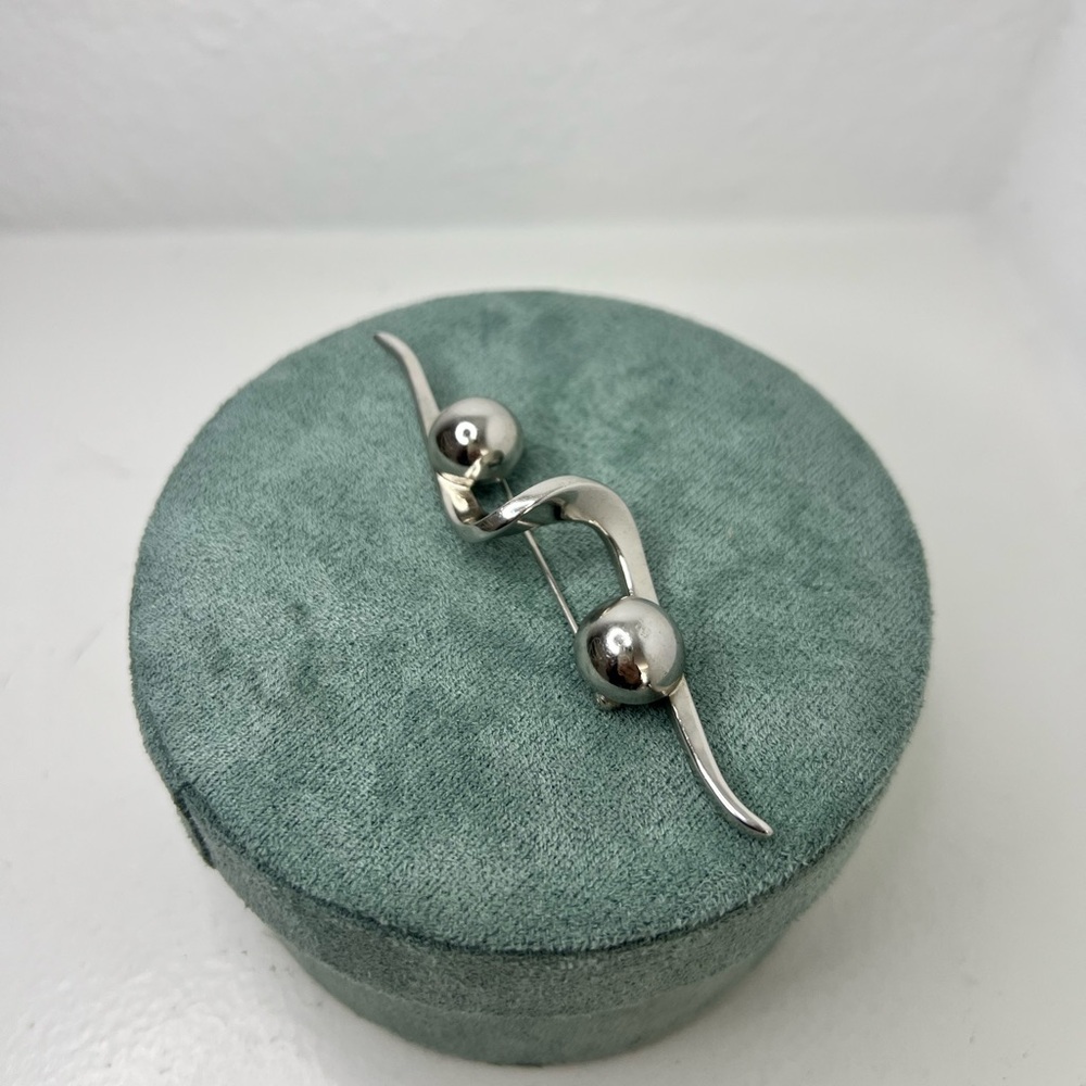 Vintage Monet silver-tone swirl brooch